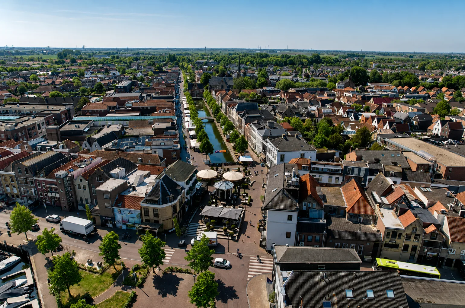 Luchtbeeld van het centrum van Oud-Beijerland en de Hoeksche Waard